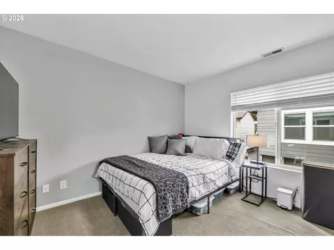 Bedroom - 1647 Hamlet Ln, Eugene, OR 97402 photo 1 of 5