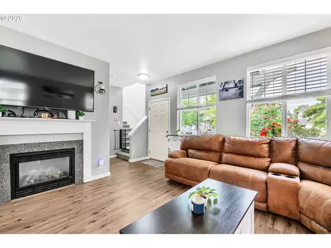 Living - 1647 Hamlet Ln, Eugene, OR 97402 photo 1 of 1