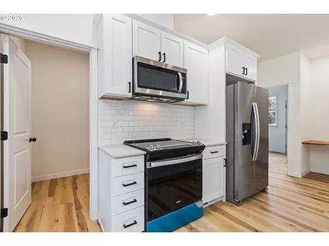 Kitchen - 610 Terrace Dr, Glide, OR 97443 photo 6 of 7