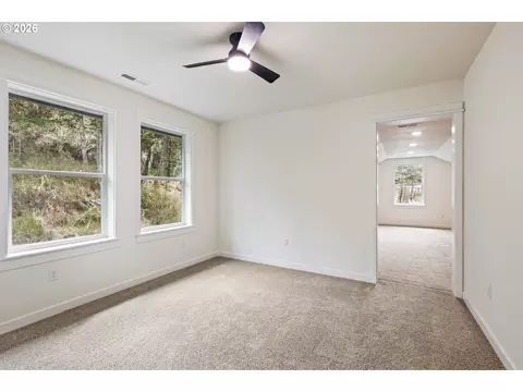 Bedroom - 610 Terrace Dr, Glide, OR 97443 photo 5 of 8