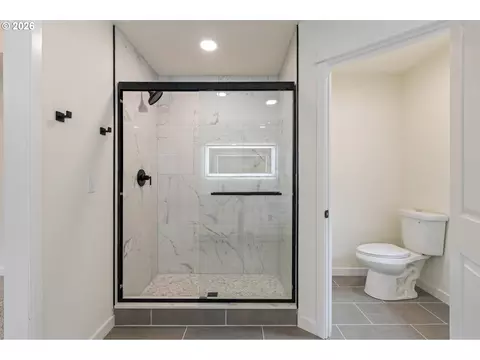 Bath - 610 Terrace Dr, Glide, OR 97443 photo 3 of 6