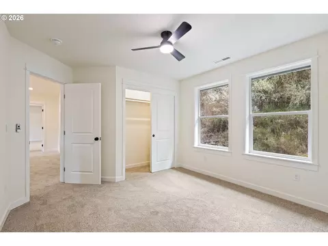 Bedroom - 610 Terrace Dr, Glide, OR 97443 photo 6 of 8