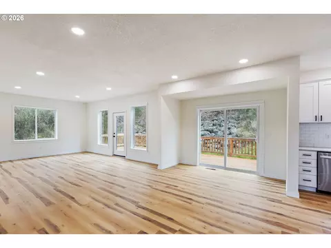Living - 610 Terrace Dr, Glide, OR 97443 photo 9 of 9