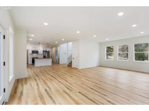 Living - 610 Terrace Dr, Glide, OR 97443 photo 6 of 9