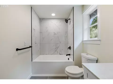 Bath - 610 Terrace Dr, Glide, OR 97443 photo 5 of 6
