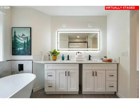Bath - 610 Terrace Dr, Glide, OR 97443 photo 1 of 6