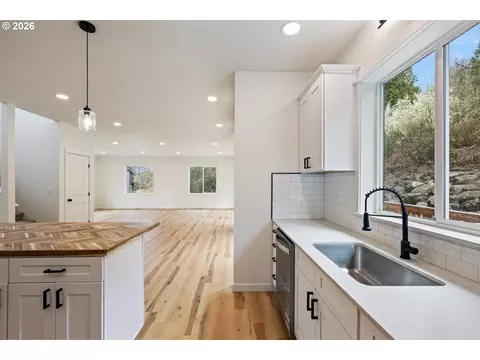 Kitchen - 610 Terrace Dr, Glide, OR 97443 photo 5 of 7