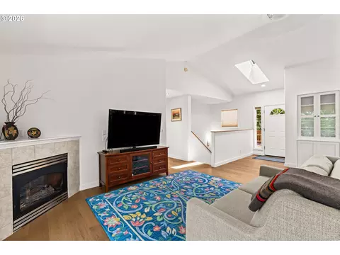 Living - 3388 Videra Dr, Eugene, OR 97405 photo 2 of 3