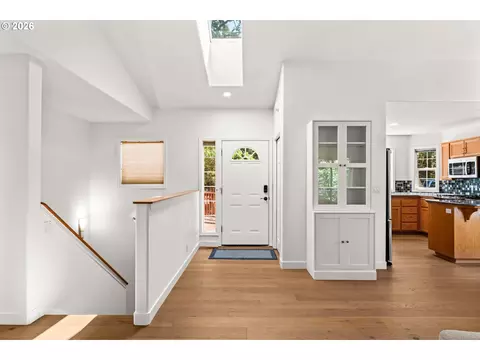 Entry Way - 3388 Videra Dr, Eugene, OR 97405 photo 2 of 5
