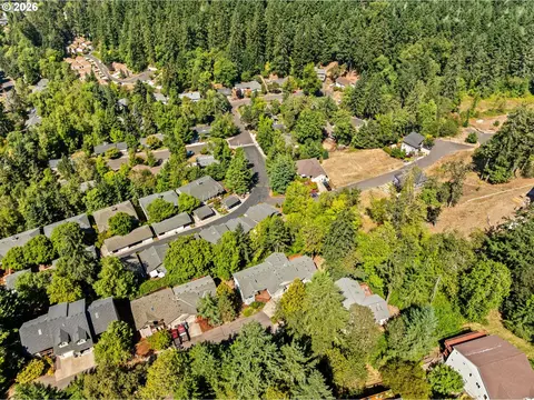 View/Area - 3388 Videra Dr, Eugene, OR 97405 photo 4 of 5