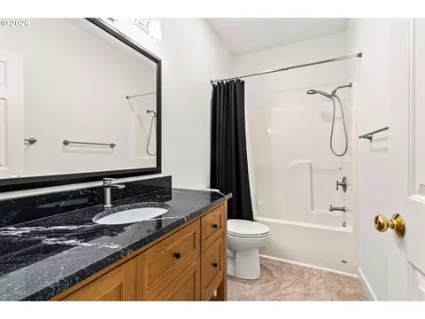 Bath - 3388 Videra Dr, Eugene, OR 97405 photo 2 of 2