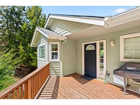 Exterior - 3388 Videra Dr, Eugene, OR 97405 photo 4 of 8