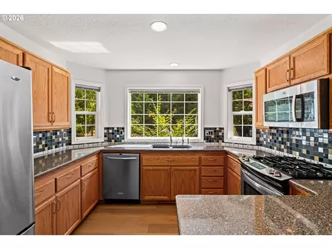 Kitchen - 3388 Videra Dr, Eugene, OR 97405 photo 2 of 3
