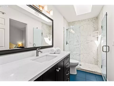 Bath - 3388 Videra Dr, Eugene, OR 97405 photo 1 of 2