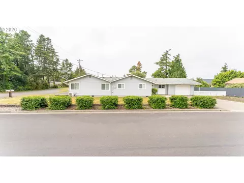 2025 Pine St, Florence, OR 97439