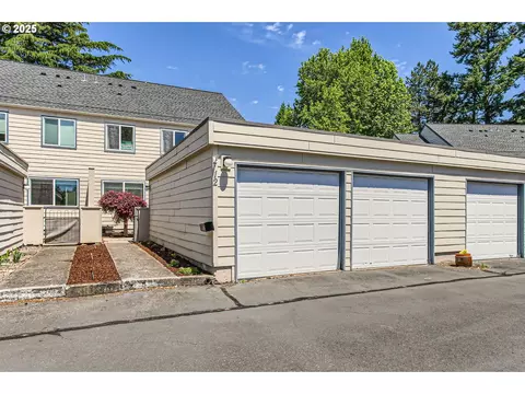 220 NE Village Squire Ave #12, Gresham, OR 97030