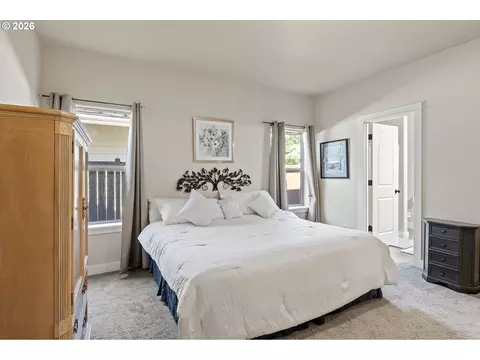 Bedroom - 963 Pennington Ct, Eugene, OR 97404 photo 2 of 5