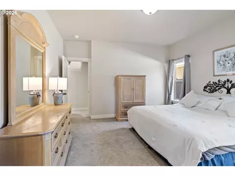 Bedroom - 963 Pennington Ct, Eugene, OR 97404 photo 3 of 5