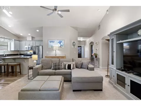 Living - 963 Pennington Ct, Eugene, OR 97404 photo 1 of 4