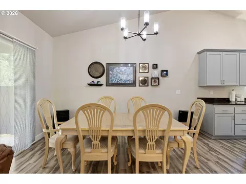 Dining - 963 Pennington Ct, Eugene, OR 97404 photo 2 of 2