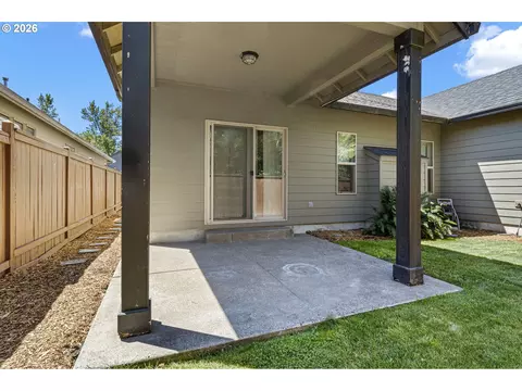 Exterior - 963 Pennington Ct, Eugene, OR 97404 photo 5 of 8