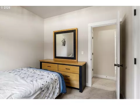 Bedroom - 963 Pennington Ct, Eugene, OR 97404 photo 5 of 5