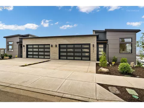 2411 E 6th St, Vancouver, WA 98661