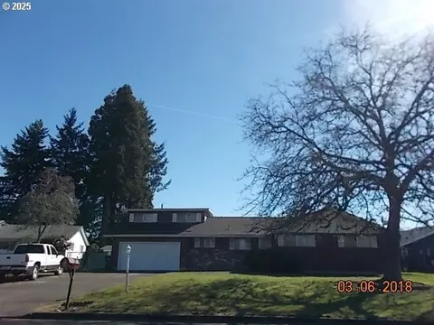 2441 15th St, Springfield, OR 97477