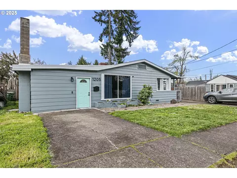 1205 S 8th St, Cottage Grove, OR 97424