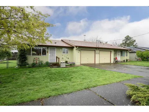 3542 3544 E St, Springfield, OR 97478