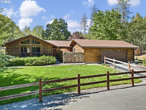 1580 Robertson Bridge Rd, Grants Pass, OR 97526