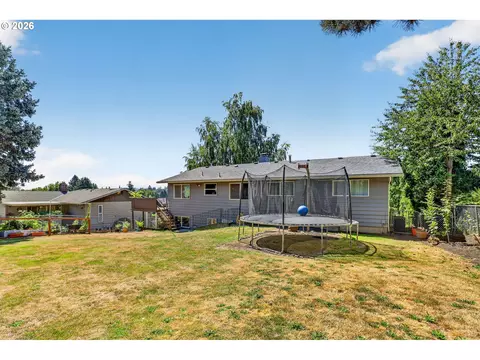 Exterior - 985 NW 3rd St, Gresham, OR 97030 photo 5 of 6