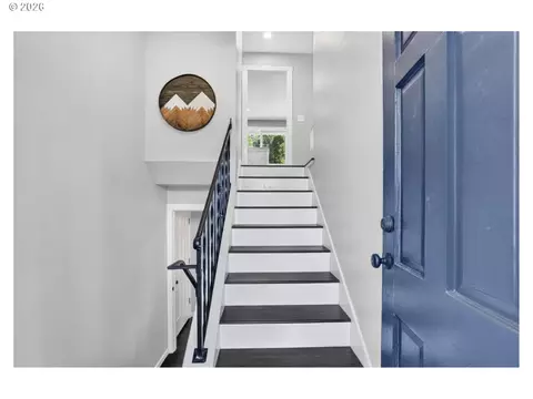 Entry Way - 985 NW 3rd St, Gresham, OR 97030 photo 1 of 1