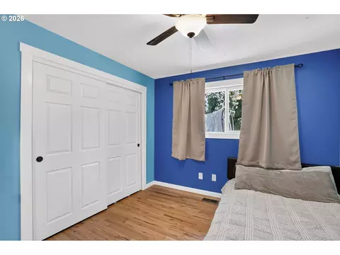 Bedroom - 985 NW 3rd St, Gresham, OR 97030 photo 5 of 5