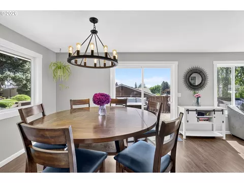 Dining - 985 NW 3rd St, Gresham, OR 97030 photo 1 of 2
