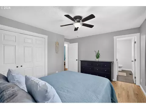 Bedroom - 985 NW 3rd St, Gresham, OR 97030 photo 1 of 5