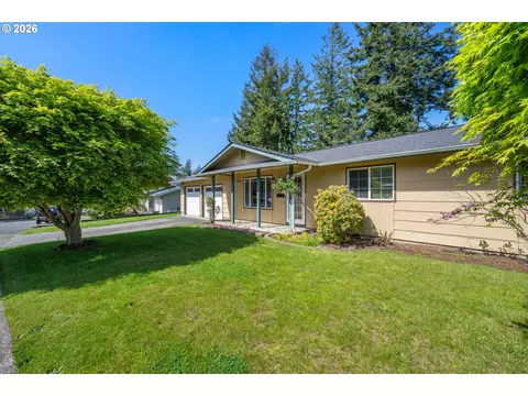 3864 Vista Dr, North Bend, OR 97459
