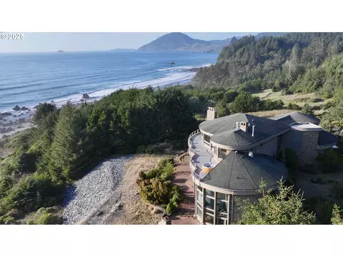 95100 Pigeon Point Rd, Gold Beach, OR 97444