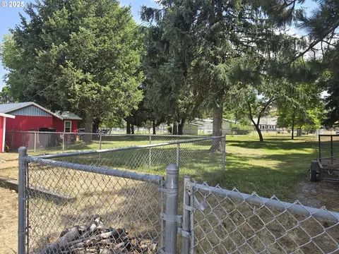 108 S Madison St, Wallowa, OR 97885