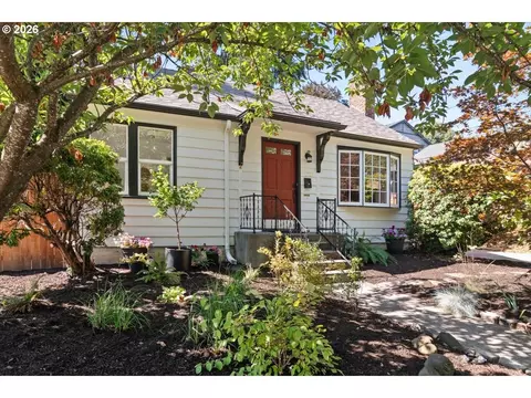 1726 SE Reedway St, Portland, OR 97202