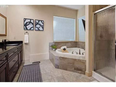 Bath - 3012 Ashley Loop, Eugene, OR 97405 photo 4 of 6