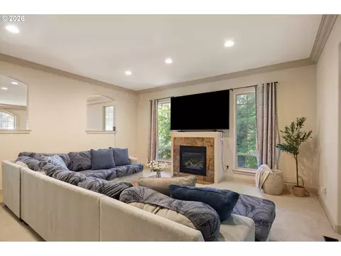 Living - 3012 Ashley Loop, Eugene, OR 97405 photo 4 of 5