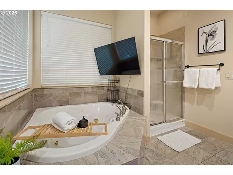 Bath - 3012 Ashley Loop, Eugene, OR 97405 photo 5 of 6