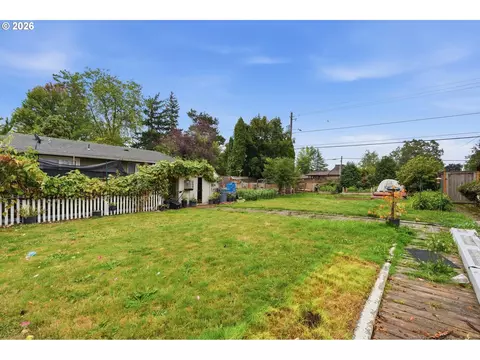 Exterior - 2345 NE Division St, Gresham, OR 97030 photo 3 of 12