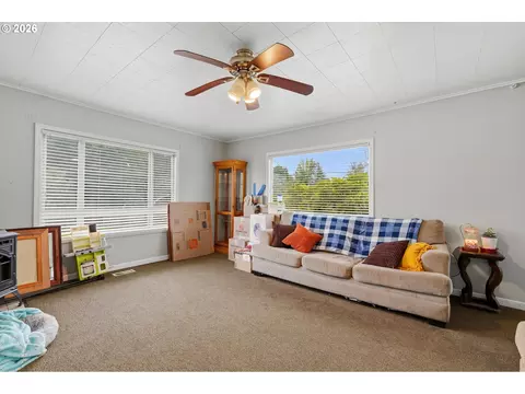 Living - 2345 NE Division St, Gresham, OR 97030 photo 5 of 5