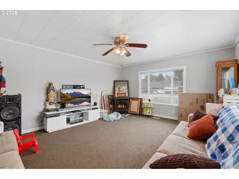 Living - 2345 NE Division St, Gresham, OR 97030 photo 4 of 5