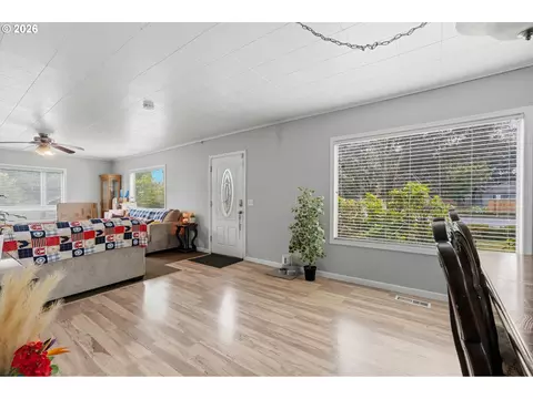 Living - 2345 NE Division St, Gresham, OR 97030 photo 3 of 5