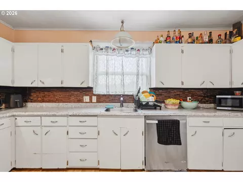 Kitchen - 2345 NE Division St, Gresham, OR 97030 photo 1 of 3