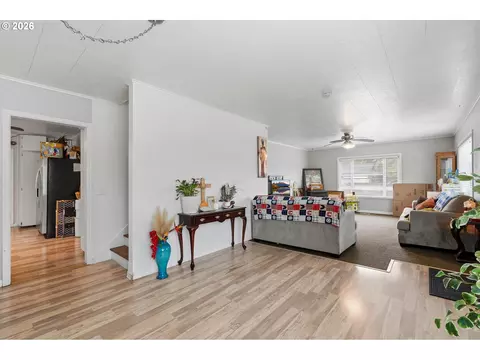 Living - 2345 NE Division St, Gresham, OR 97030 photo 2 of 5