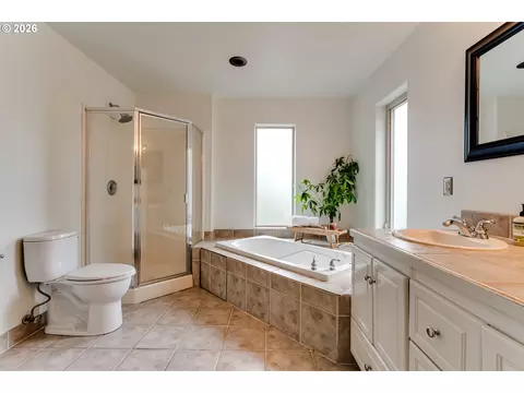 2736 Kismet Way, Eugene, OR 97405 photo 42